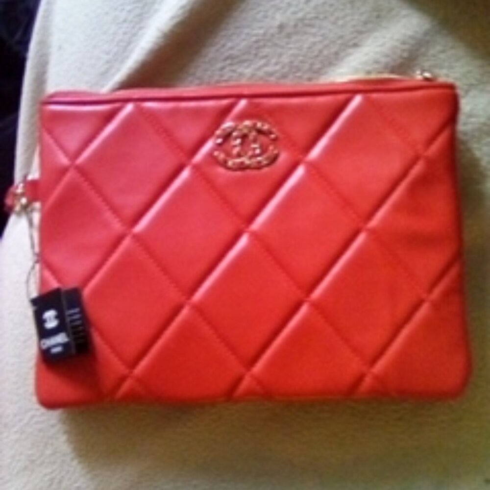 Nwt Chanel red purse comes with authenticity numbered card